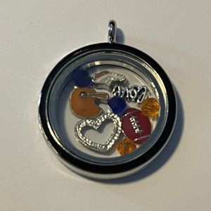 Denver Broncos NFL Memory Locket w/ 22 in Chain NEW